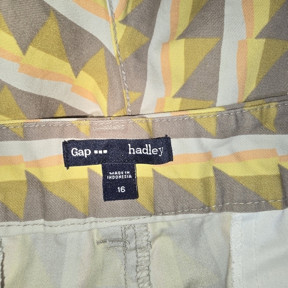 Gap Hadley Shorts - Picture 2 of 3